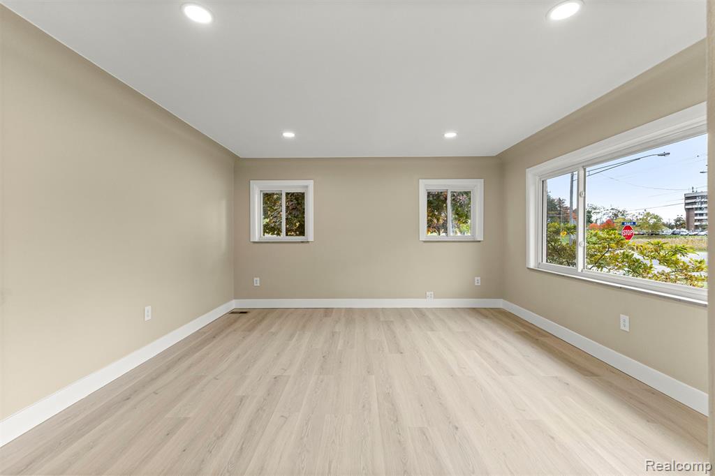 633 S Pontiac Trail, Walled Lake, MI 48390 — Photo 12