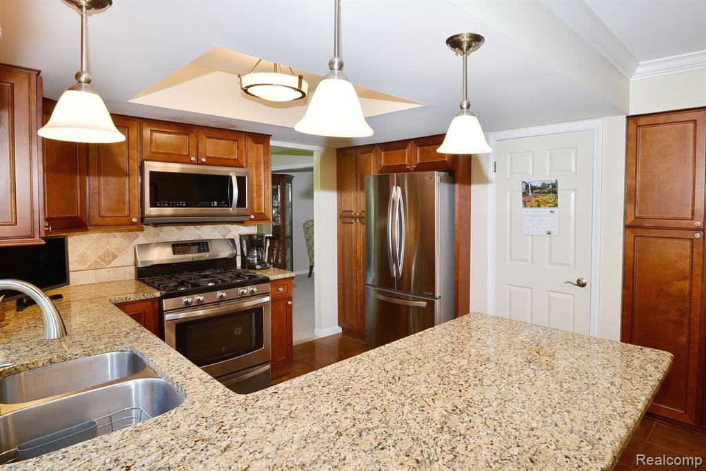 5544 WHITE HALL Circle, West Bloomfield, MI 48323 — Photo 10