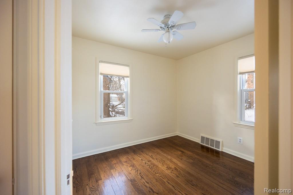 620 CATALPA Drive, Royal Oak, MI 48067 — Photo 8
