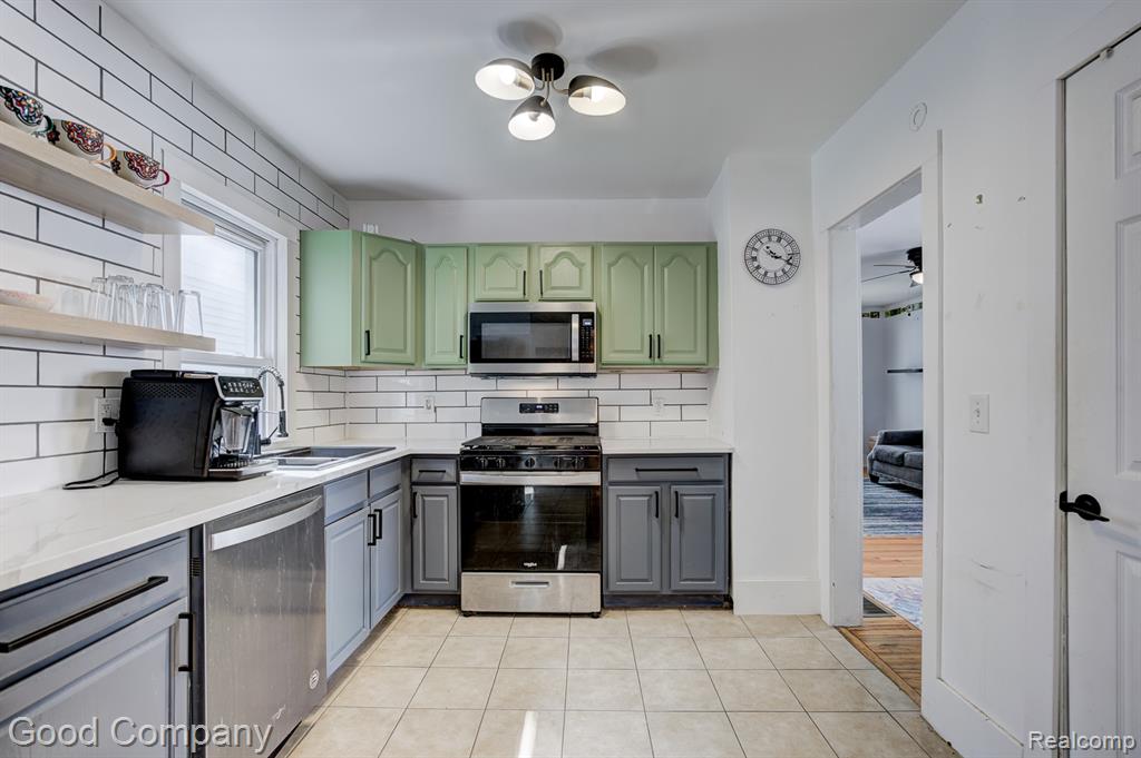 573 E Oakridge Street, Ferndale, MI 48220 — Photo 12