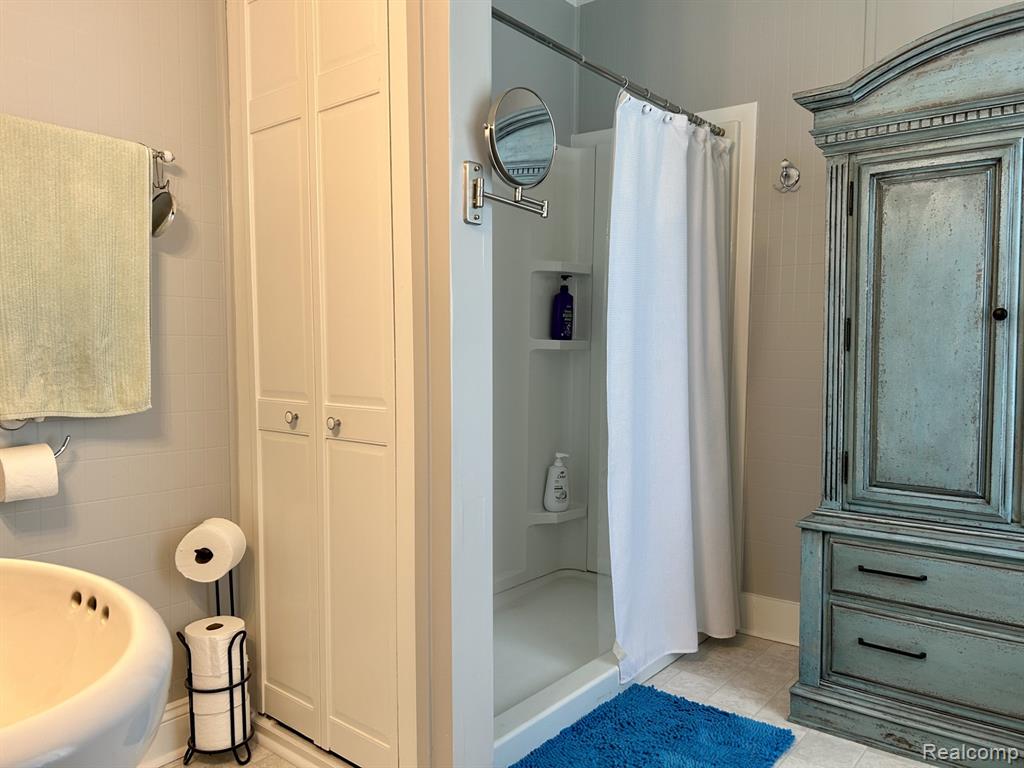 516 Clinton W, Howell, MI 48843 — Photo 13