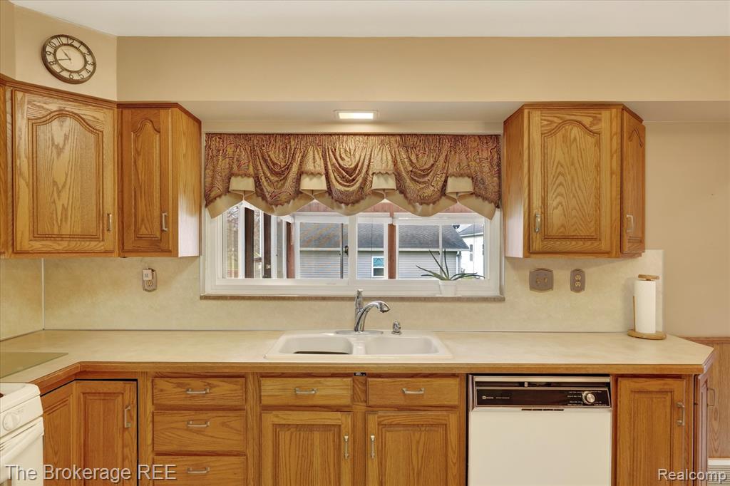 4224 Potter Road, Burton, MI 48509 — Photo 13