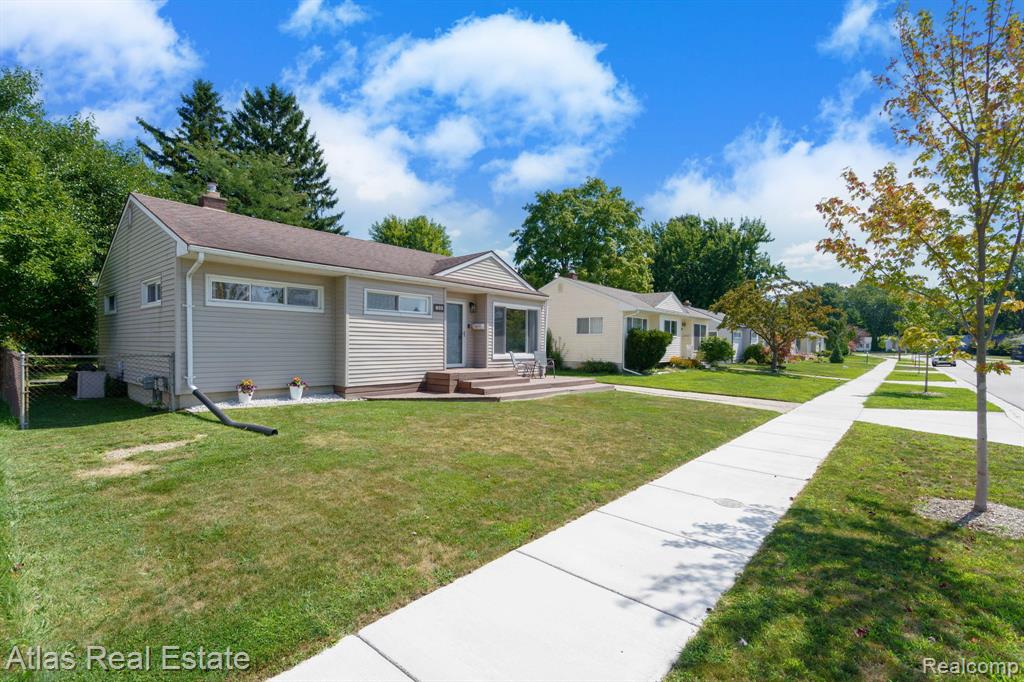 832 Southwood Drive, Fenton, MI 48430 — Photo 4
