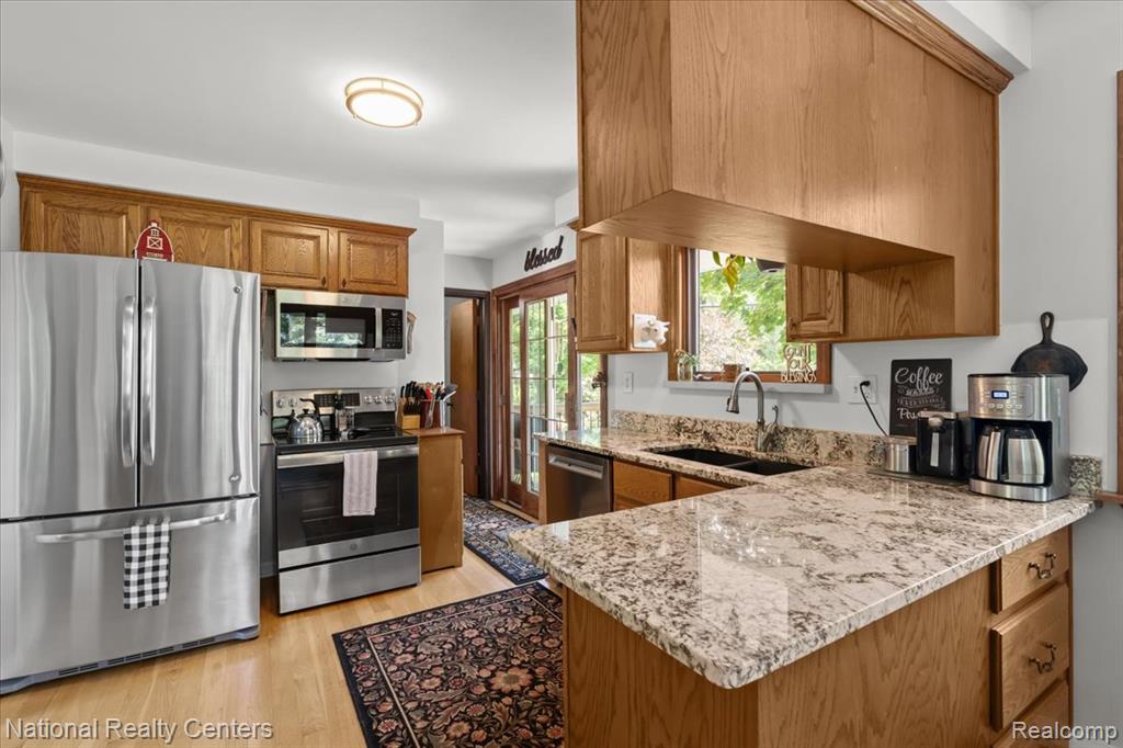 1785 Middle Road, Highland, MI — Photo 14