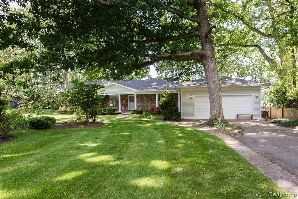 7636 THARP Drive, Whitmore Lake, MI 48189 — Photo 17