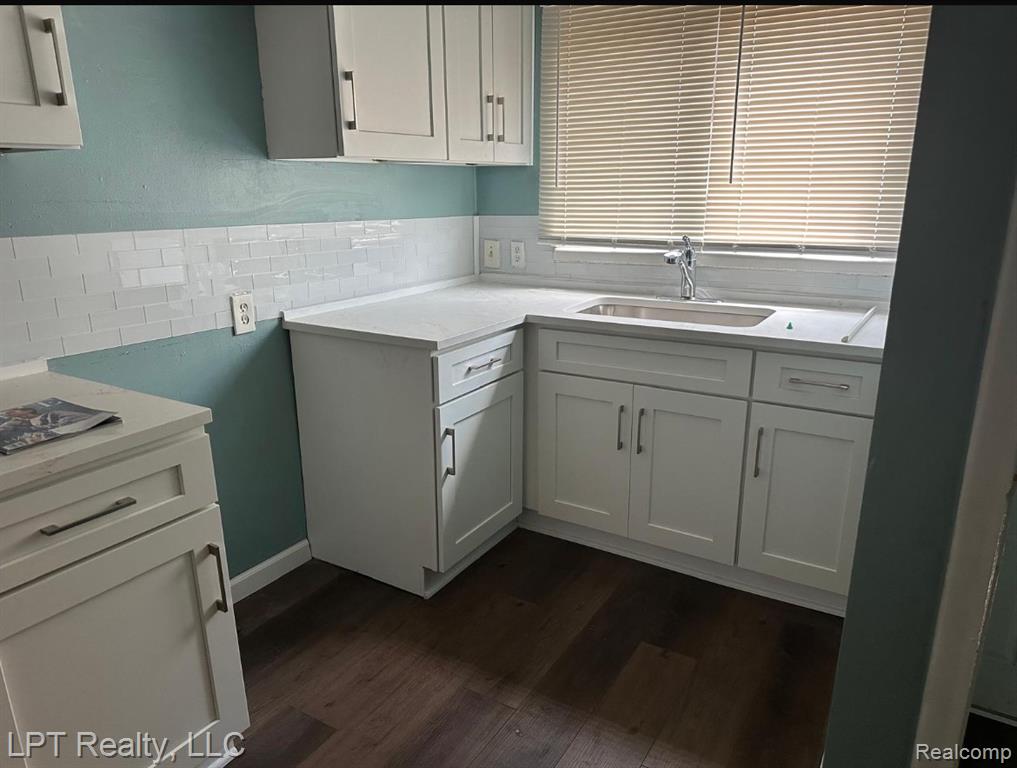 6762 Greenview Avenue, Detroit, MI 48228 — Photo 5