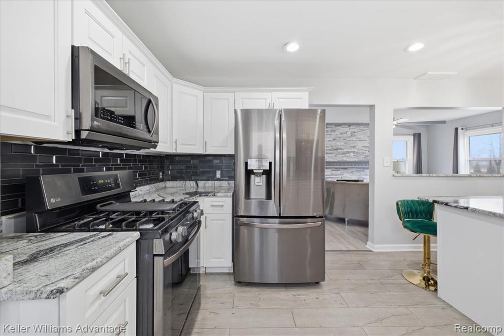 2145 Vernier Road, Grosse Pointe Woods, MI 48236 — Photo 17