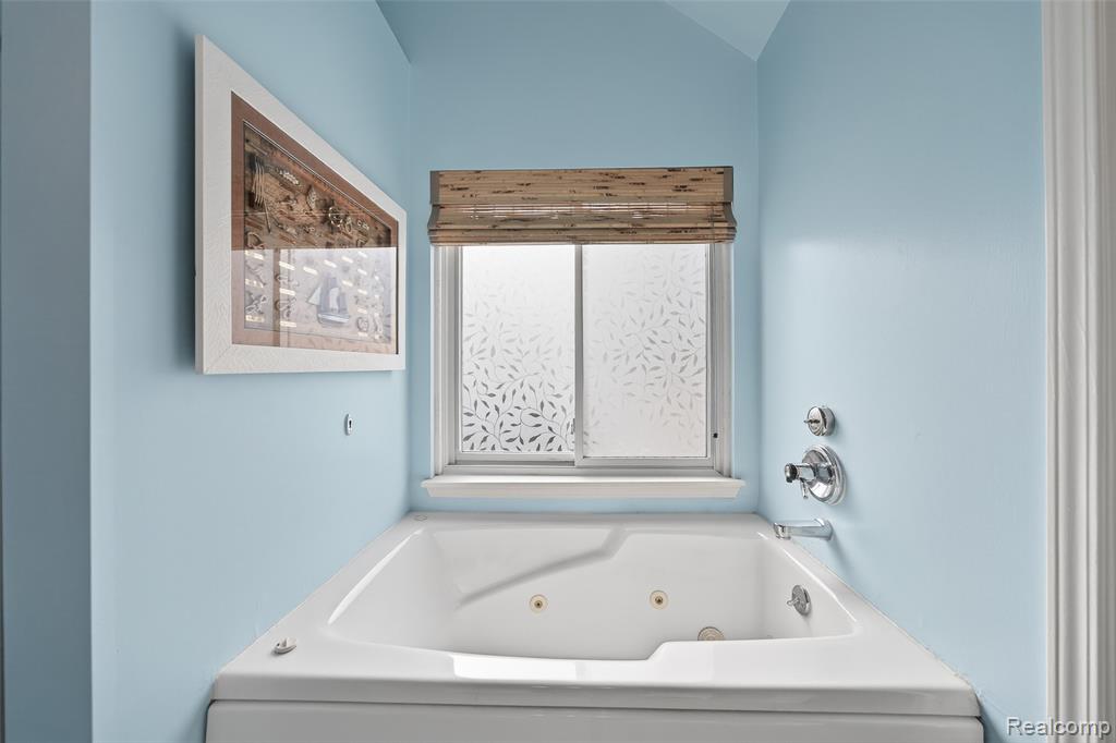 2311 Richwood Road, Auburn Hills, MI 48326 — Photo 19
