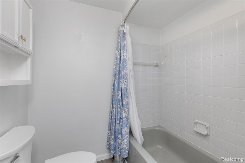 25376 Lyncastle Street, Farmington, MI, 48336