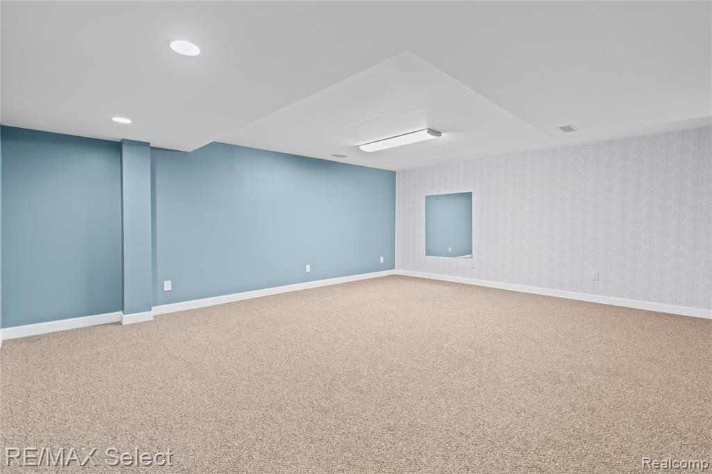 580 Oakbrook Circle, Flushing, MI 48433 — Photo 36