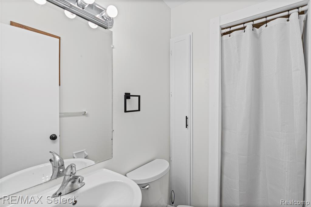 2461 N Long Lake Road, Fenton, MI 48430 — Photo 25