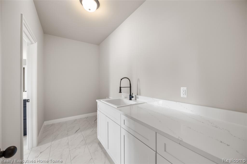 50733 MISTWOOD Drive, Macomb, MI 48042 — Photo 18