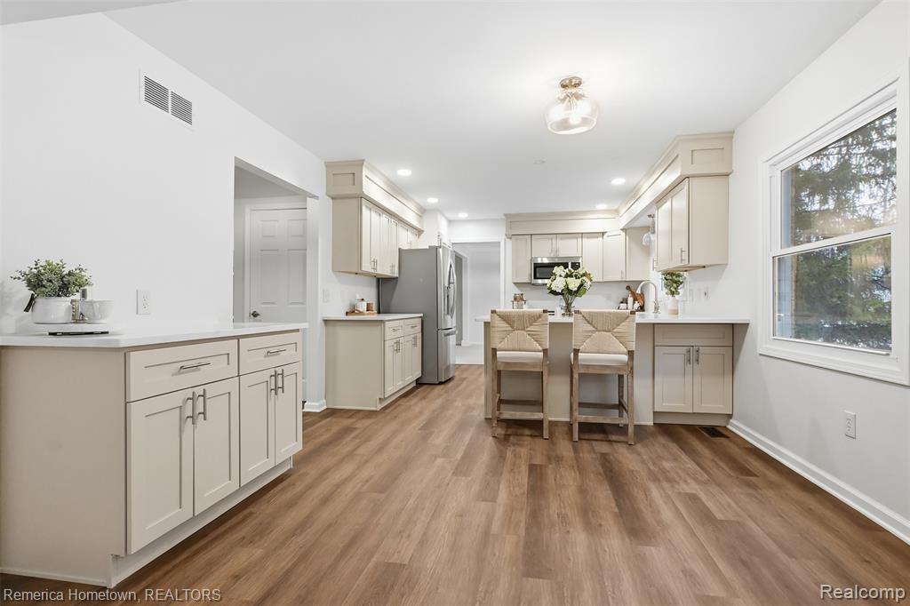9801 Tennyson Drive, Plymouth, MI 48170 — Photo 16