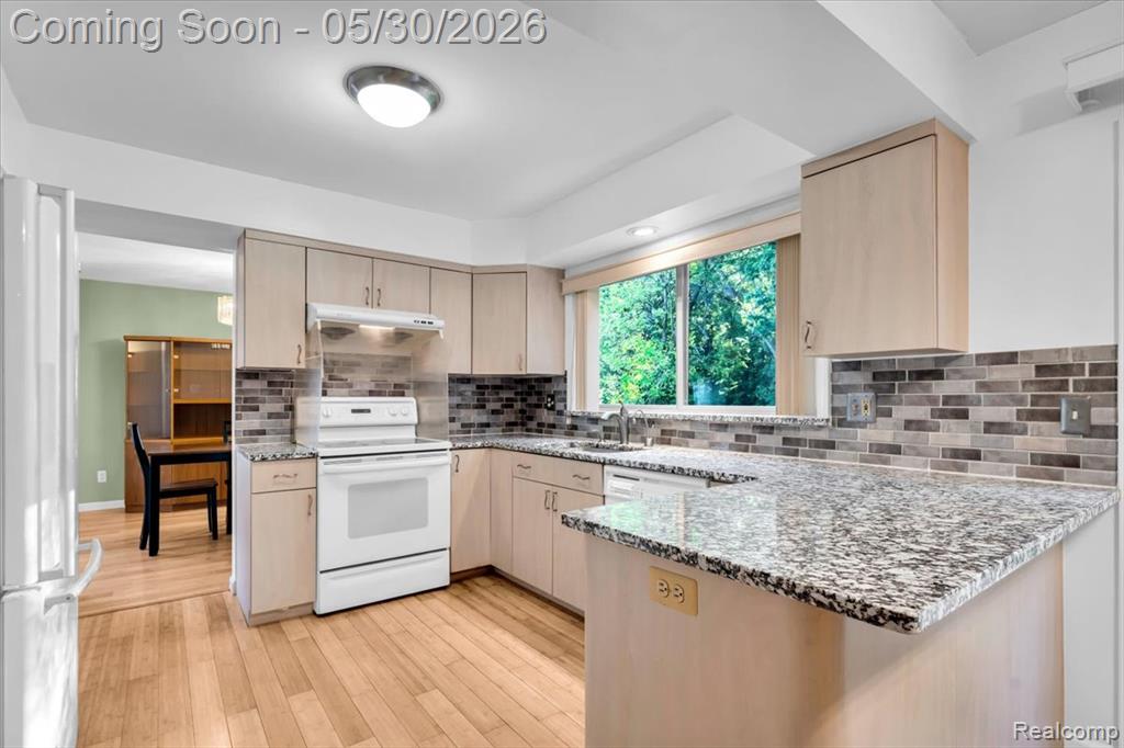 29100 Creek Bend Drive, Farmington, MI 48331 — Photo 12