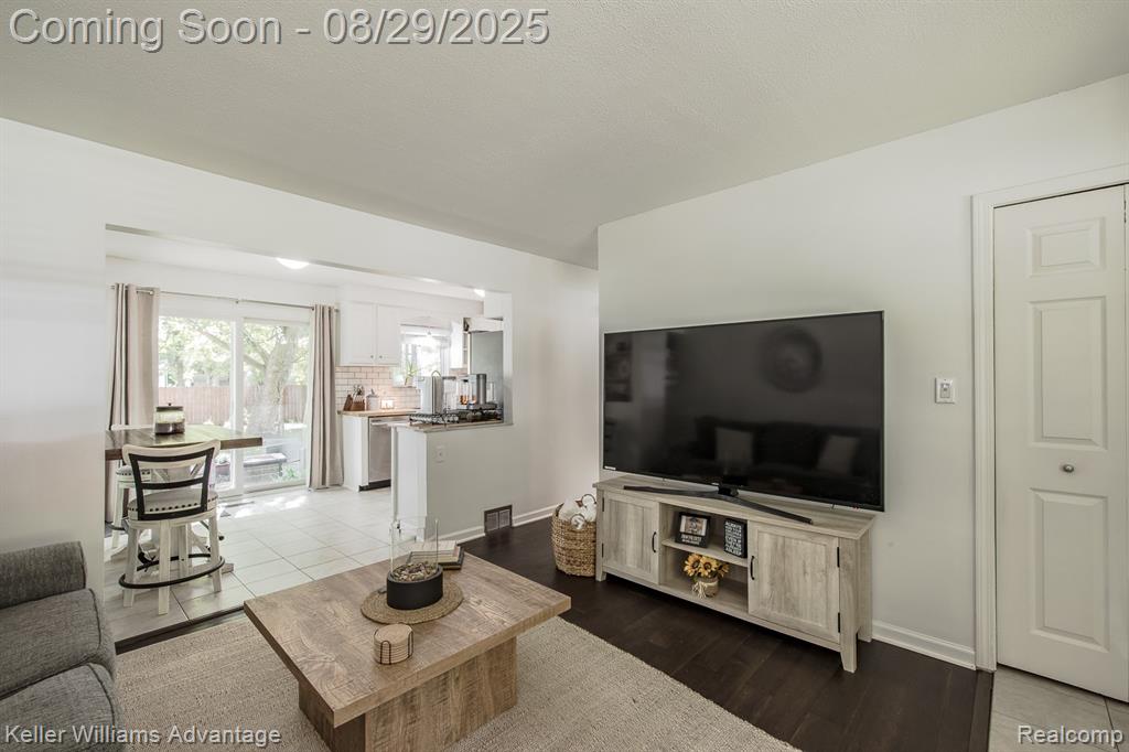 934 Prince Street, Milford, MI 48381 — Photo 8