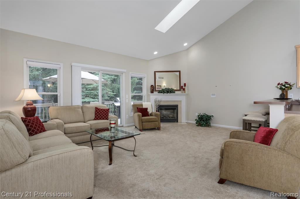 5540 River Park Drive, Waterford, MI 48327 — Photo 4