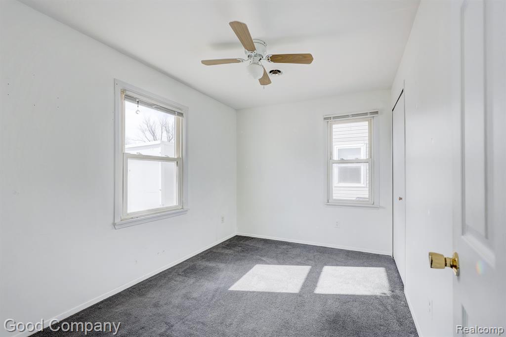 555 E Mahan Avenue, Hazel Park, MI 48030 — Photo 15