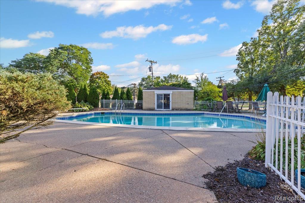 28791 Sunset Boulevard W, Lathrup Village, MI 48076 — Photo 8