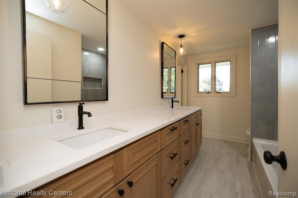 6050 UPPER STRAITS Boulevard, West Bloomfield, MI 48324 — Photo 26