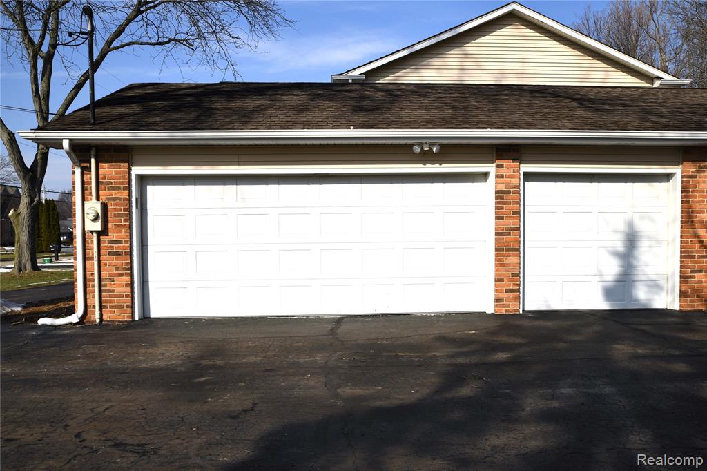 9693 BURNING TREE Drive, Grand Blanc, MI 48439 — Photo 58