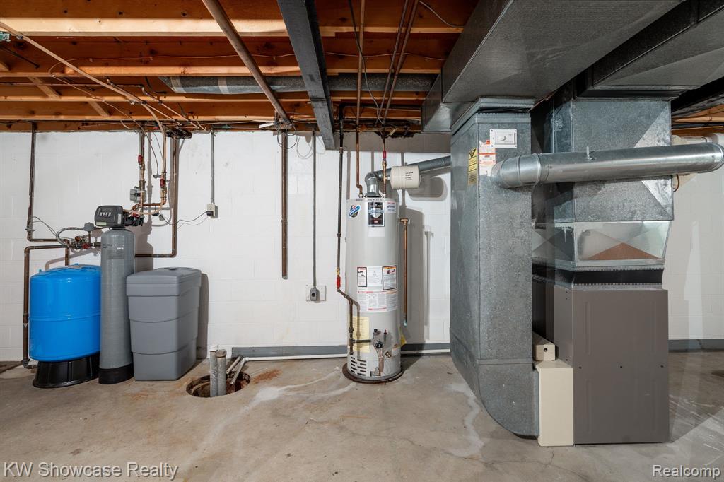 8141 Rene Court, White Lake, MI — Photo 45