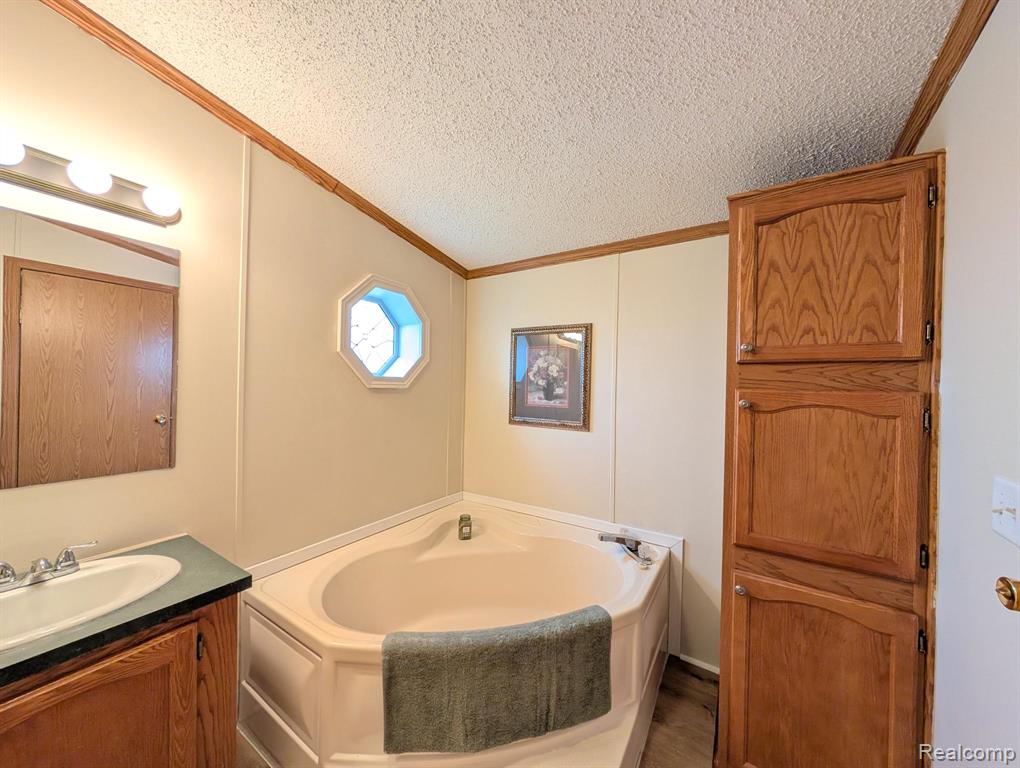 72 Ashley Circle, Swartz Creek, MI 48473 — Photo 17