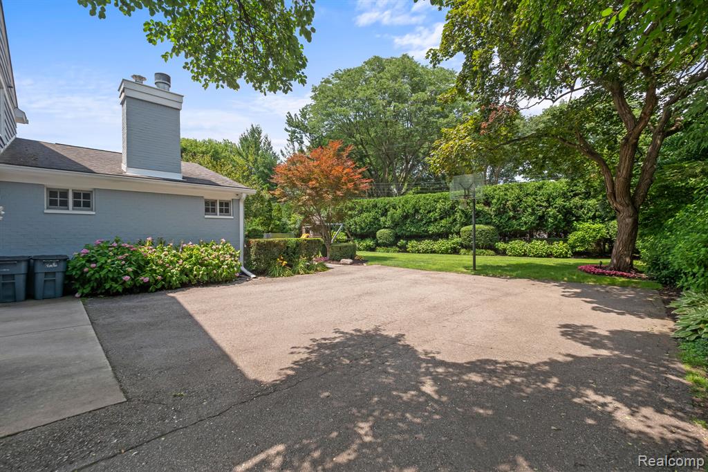 3390 Burning Bush Road, Bloomfield Hills, MI 48301 — Photo 53