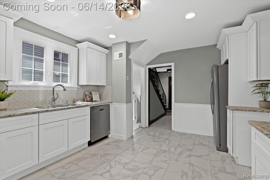 312 MCKINLEY Avenue, Grosse Pointe Farms, MI 48236 — Photo 15