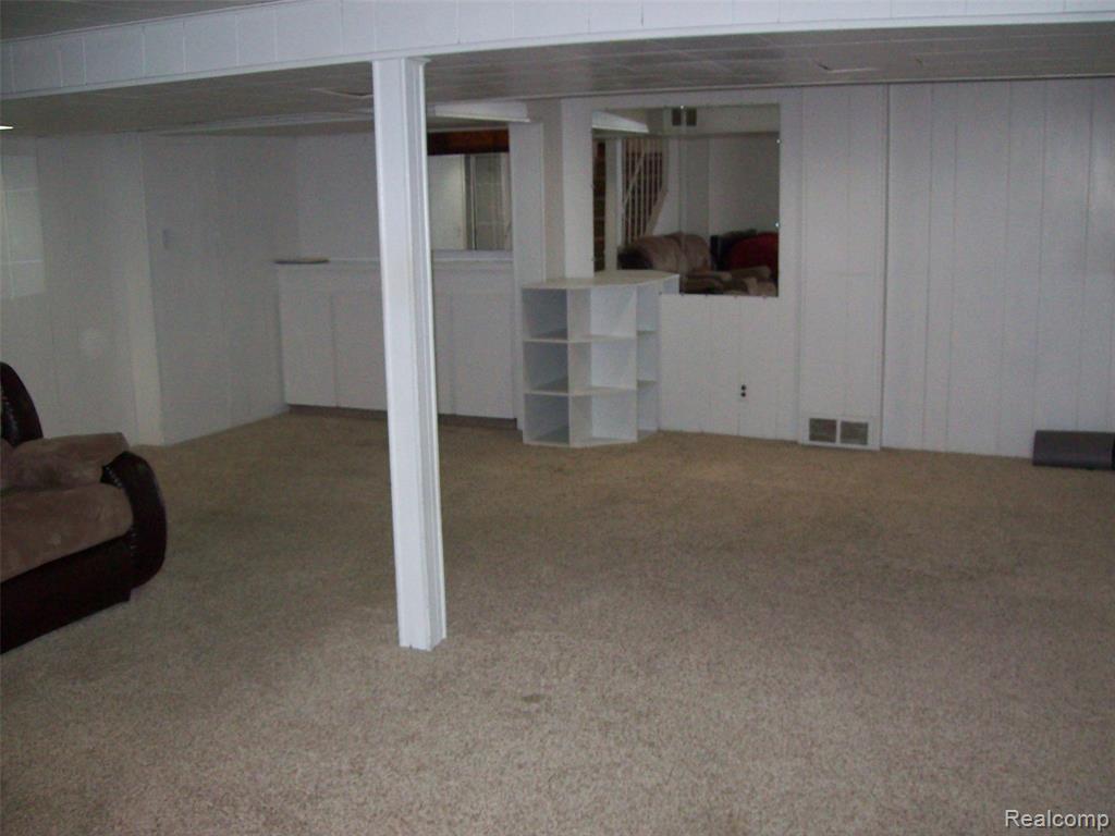 7653 Pinehurst Street, Dearborn, MI 48126 — Photo 20