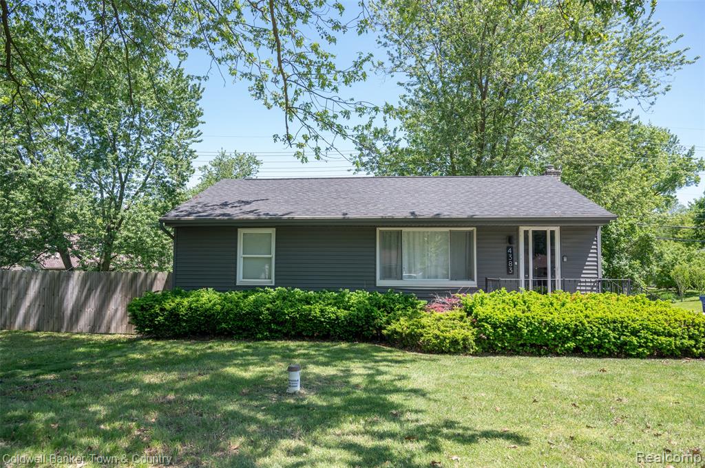 4383 Green Lake Road, West Bloomfield, MI 48323 — Photo 2