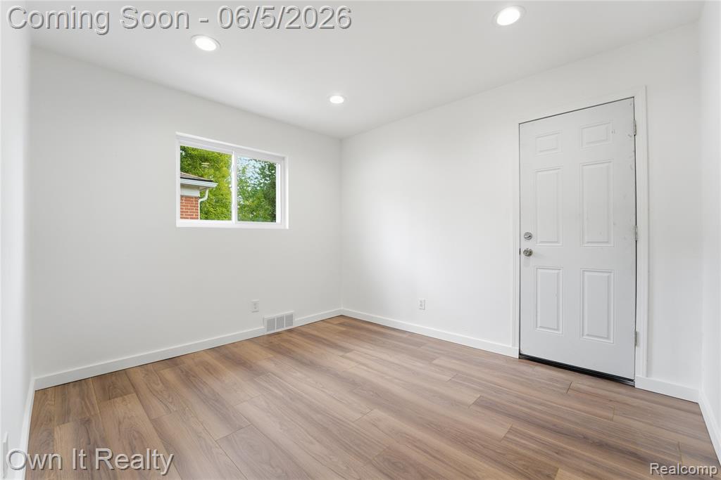 19420 Berg Road, Detroit, MI 48219 — Photo 15