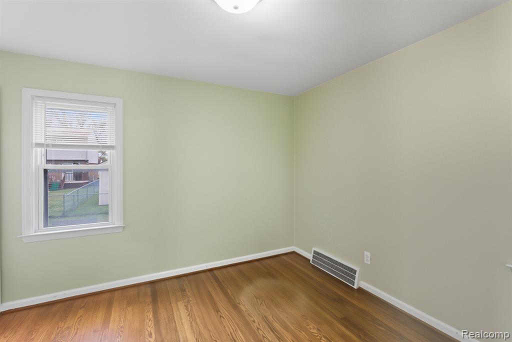 804 E Lincoln Avenue, Madison Heights, MI 48071 — Photo 16