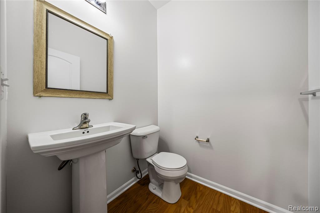 4592 Bradley Circle, Troy, MI 48085 — Photo 11