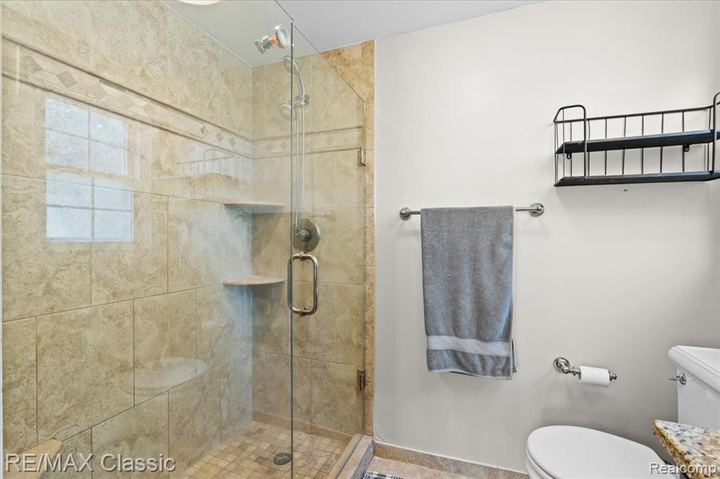 4815 Ravinewood Drive, Commerce Twp, MI 48382 — Photo 29