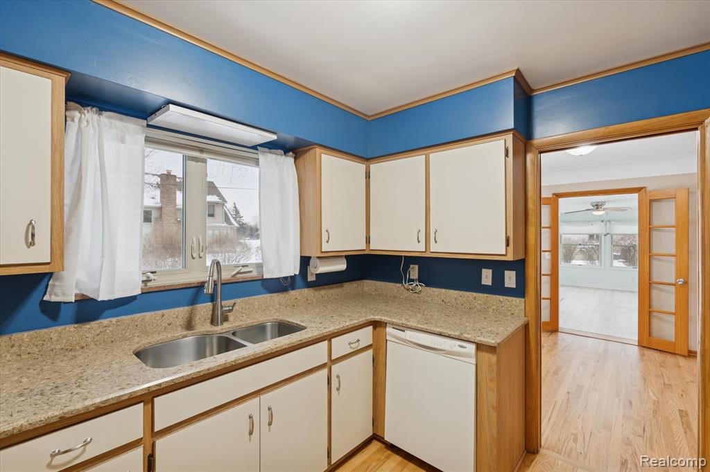 7127 Meadowvue Drive, Grand Blanc, MI 48439 — Photo 12