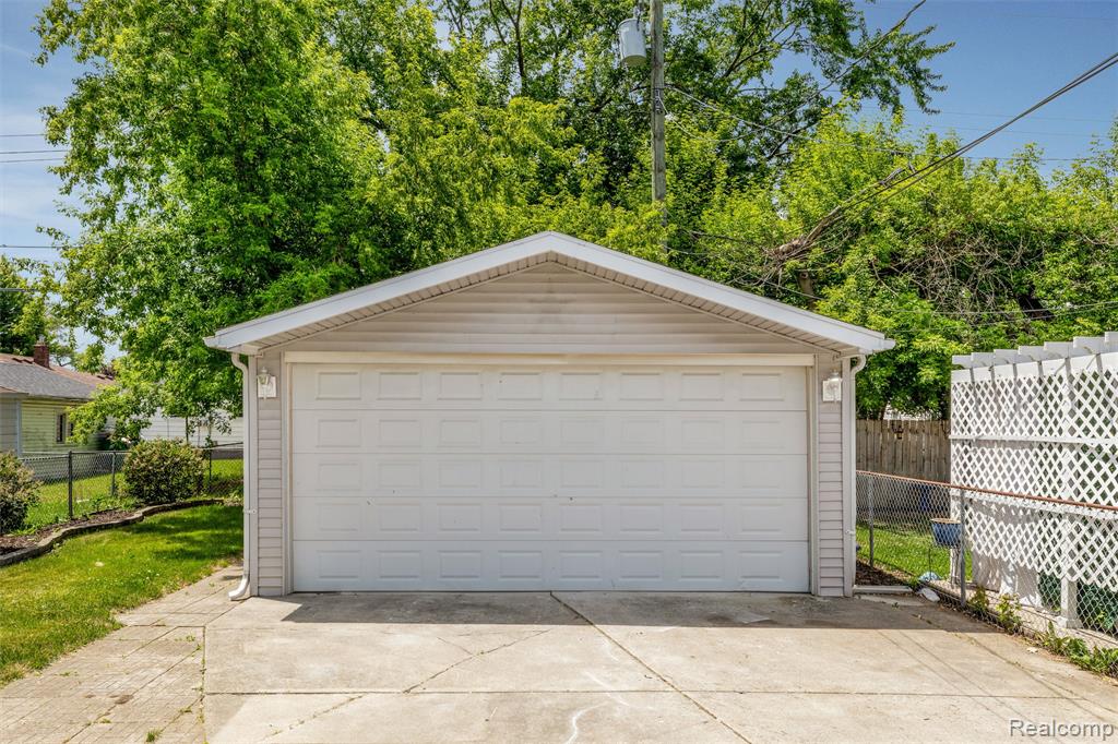 24921 Lexington Avenue, Eastpointe, MI 48021 — Photo 3