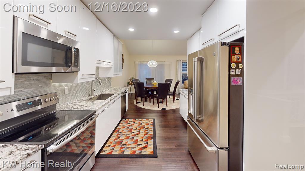190 WINDING Brook, Commerce Twp, MI 48390 — Photo 13