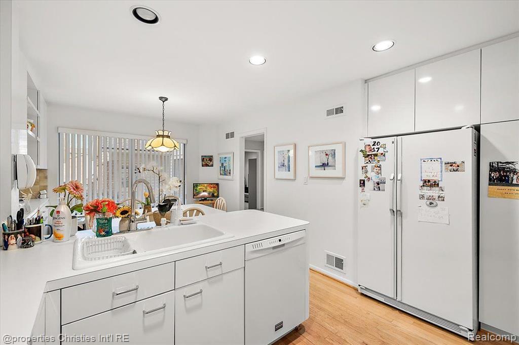 7036 Bridge Way, West Bloomfield, MI — Photo 16