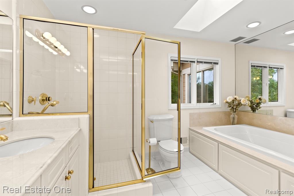 4342 MEADOW Lane, Orchard Lake Village, MI 48323 — Photo 25