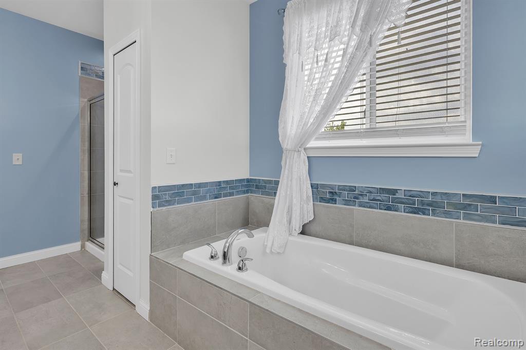 8185 Hidden Cove Court, Grand Blanc, MI 48439 — Photo 36