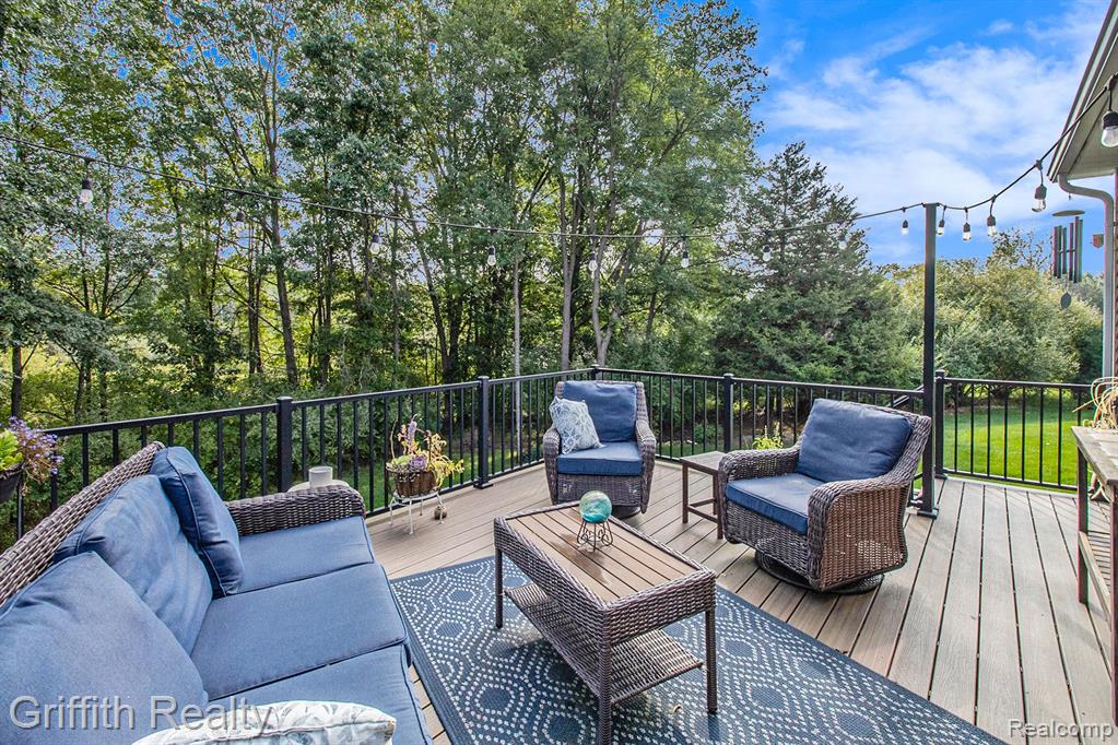 8285 MEADOW CREEK Lane, Pinckney, MI 48169 — Photo 38
