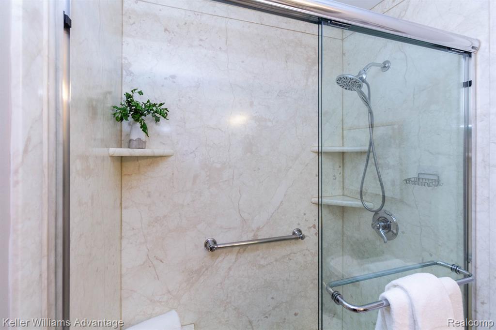 24975 Bloomfield Court, Novi, MI — Photo 32