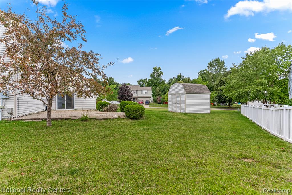 886 Millerway Drive, Fenton, MI 48430 — Photo 17