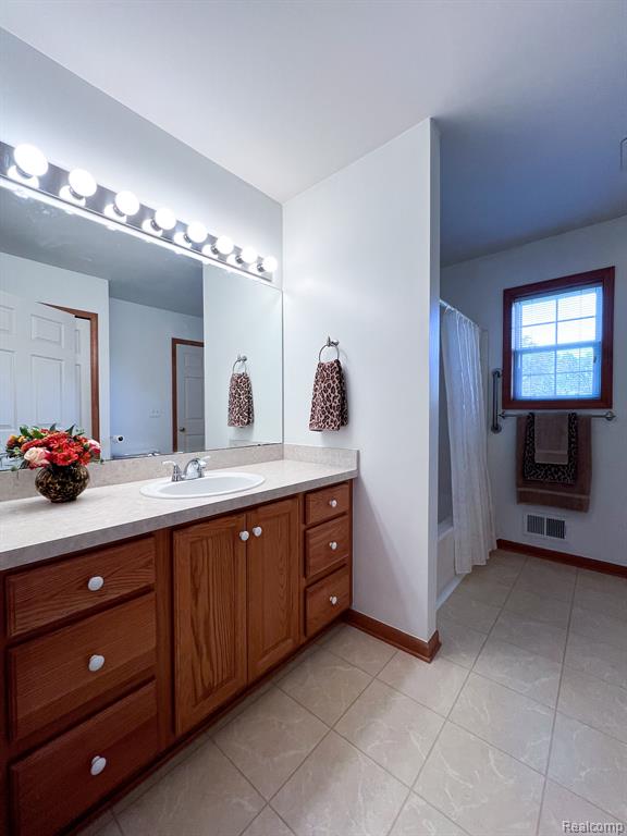 7835 E RIDGE Drive, Almont, MI 48003 — Photo 19