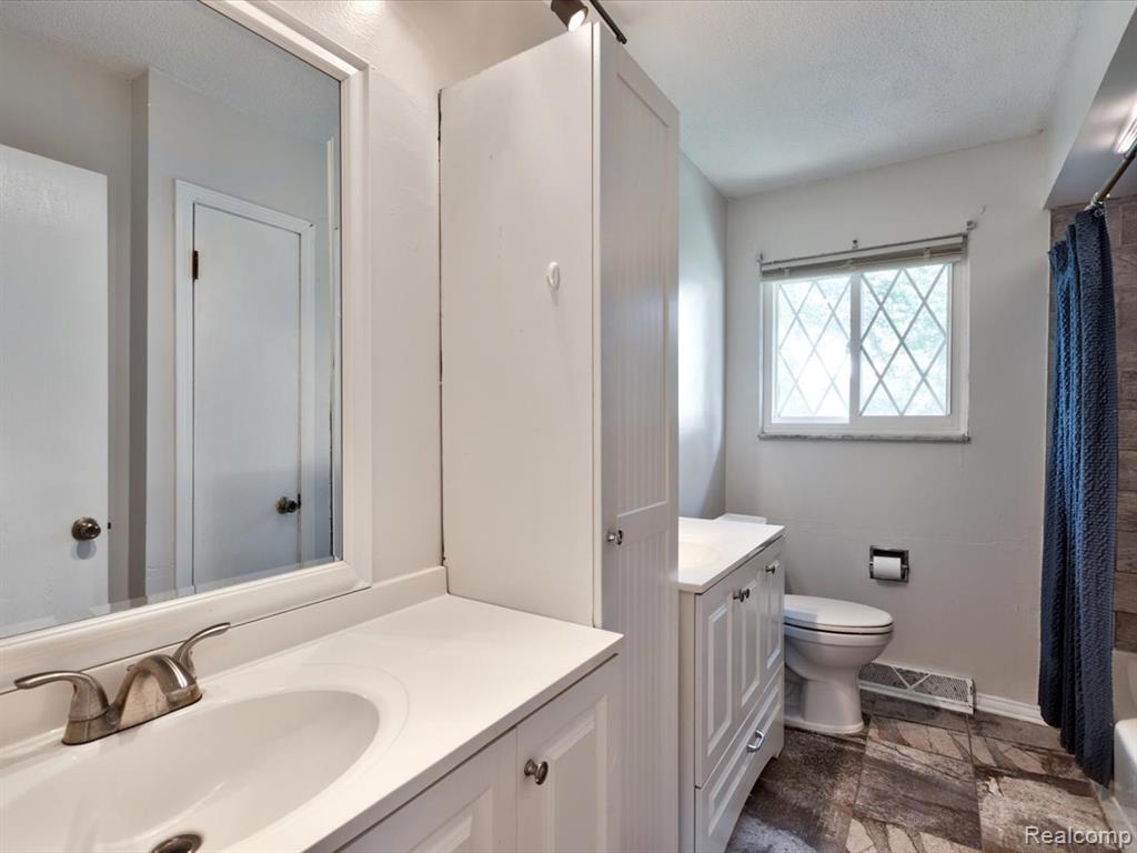 311 Collard Drive, Marysville, MI 48040 — Photo 24