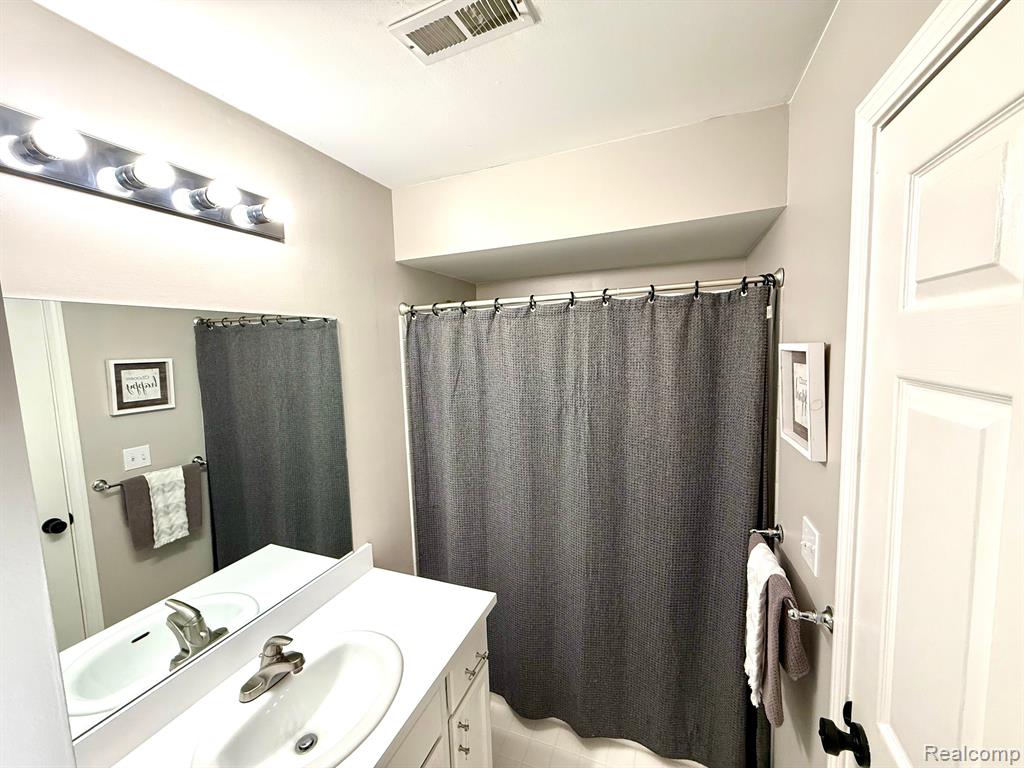 56467 CHESAPEAKE Trail, Utica, MI 48316 — Photo 16