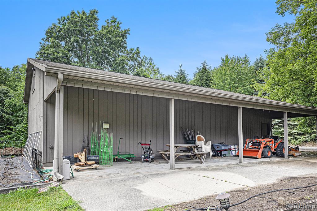 4301 Rolling Acres Drive, Hartland, MI 48353 — Photo 65