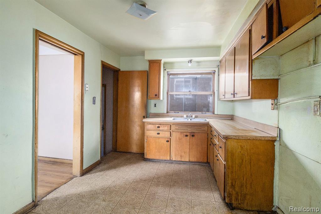 7483 Mettetal Street, Detroit, MI 48228 — Photo 8