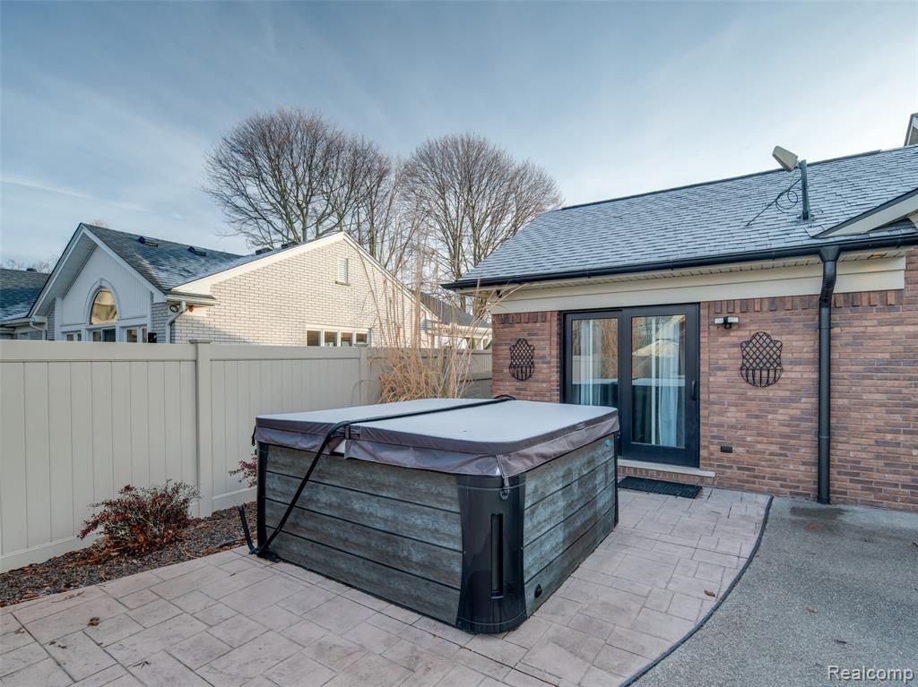 23750 E River Road, Grosse Ile, MI, 48138