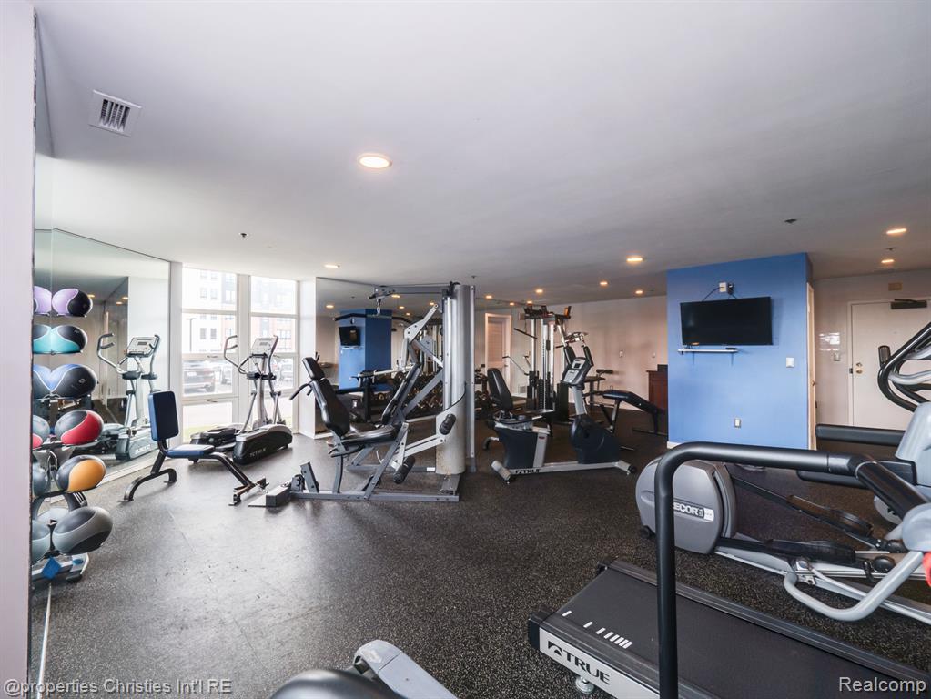 250 E Harbortown Drive, 805, Detroit, MI 48207 — Photo 22